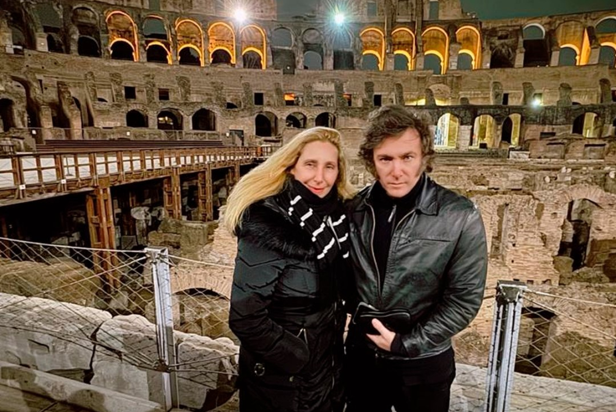 Javier Milei junto a su hermana, Karina, en el Coliseo romano.