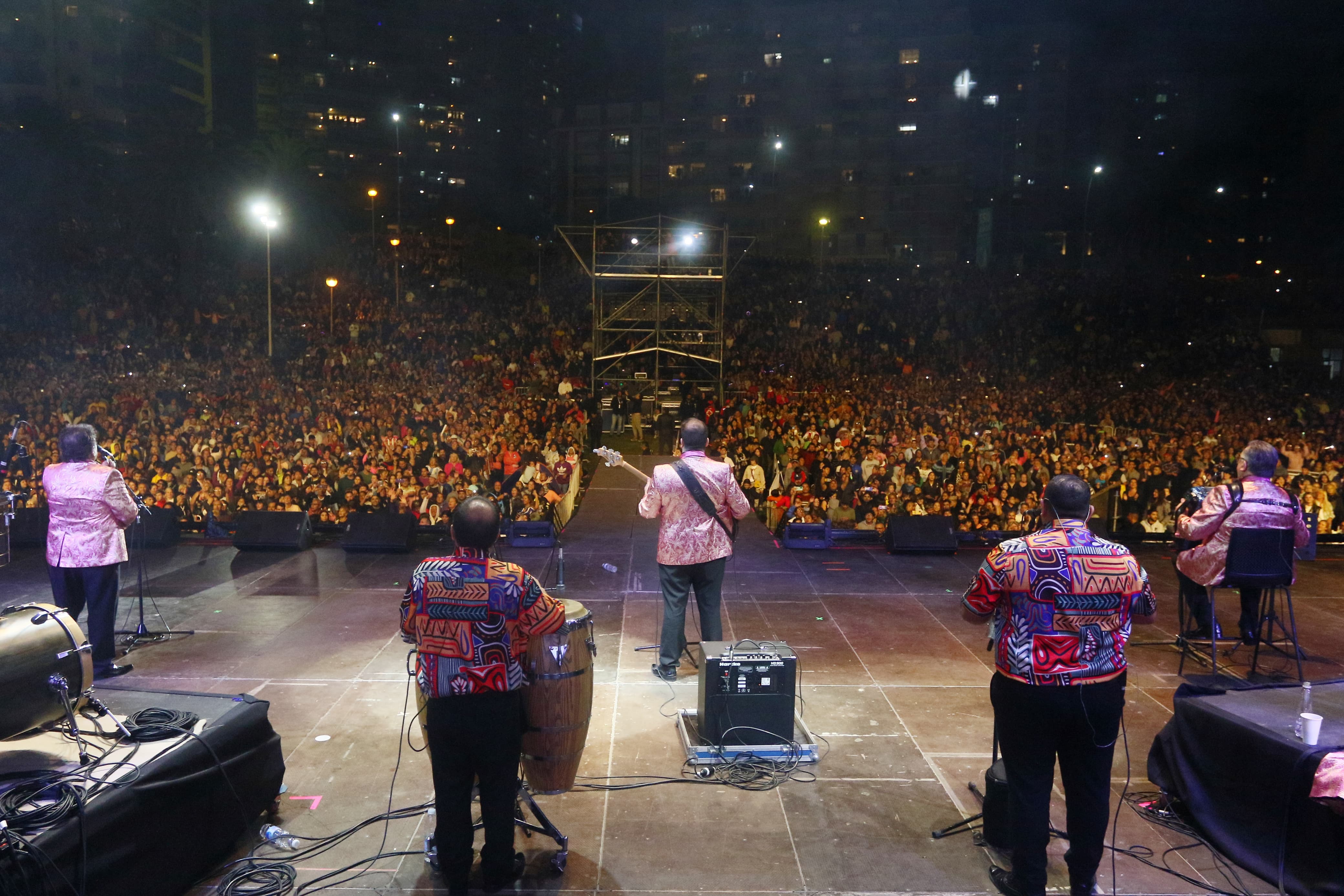 Los Palmeras hicieron bailar a la multitud. Fotos: Mauricio Arduin.