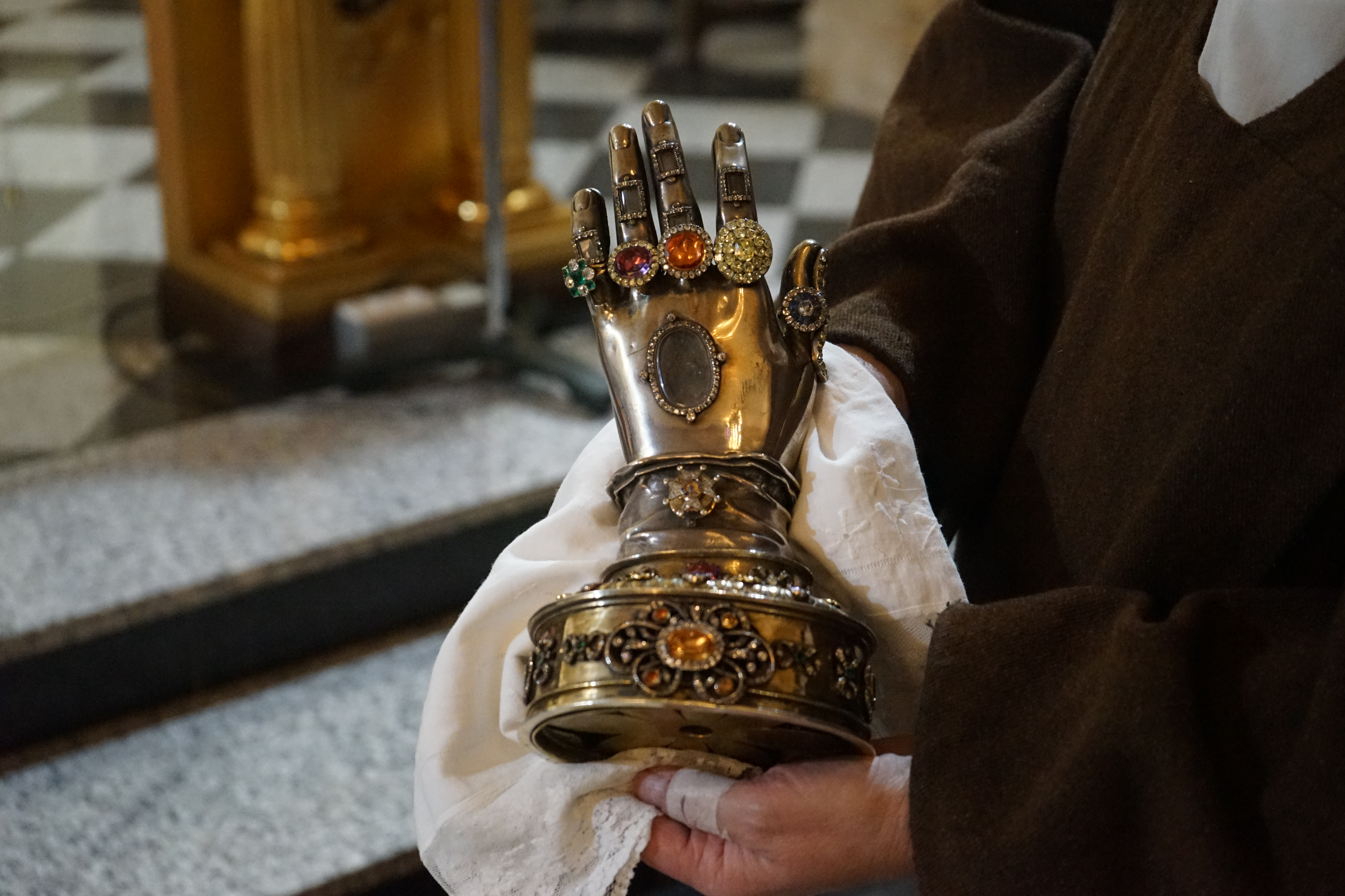 El convento de las Carmelitas Descalzas de Ronda, que custodia la mano incorrupta de Santa Teresa de Jesús, necesita monjas para evitar su cierre