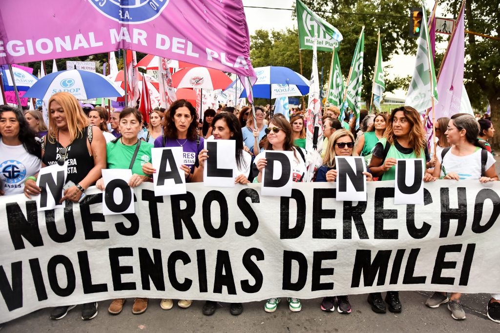 8M en Mar del Plata: las mejores imágenes de la marcha de mujeres y ...