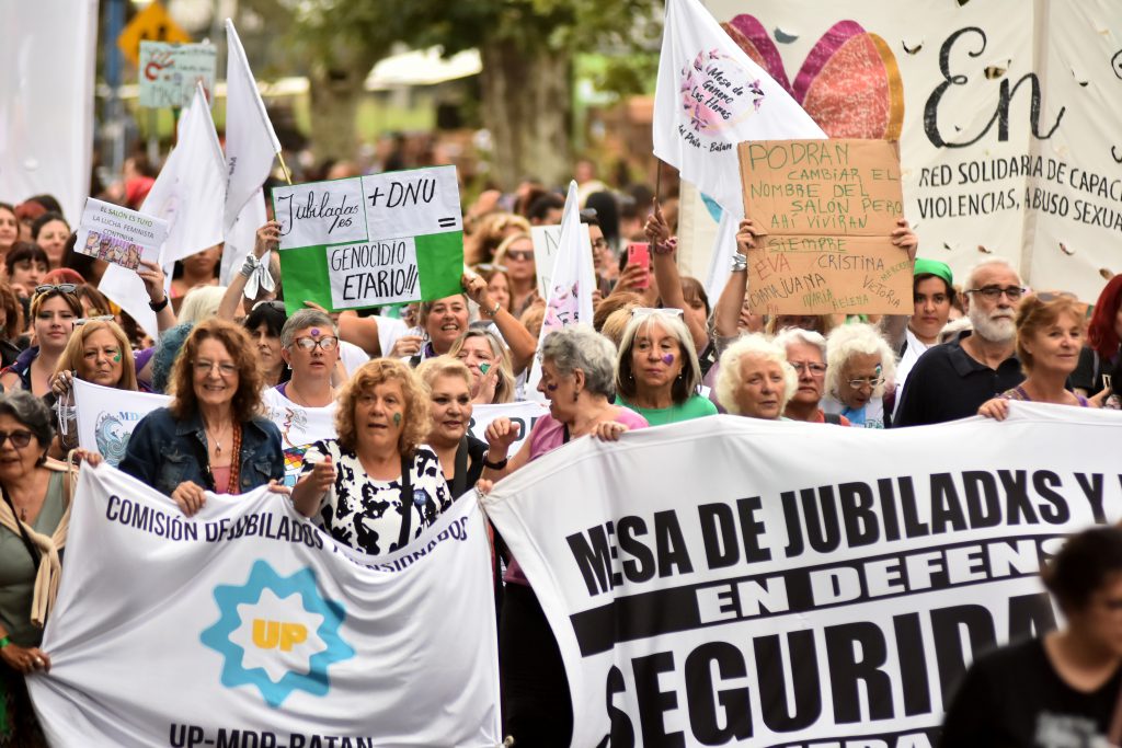 8M en Mar del Plata: las mejores imágenes de la marcha de mujeres y ...