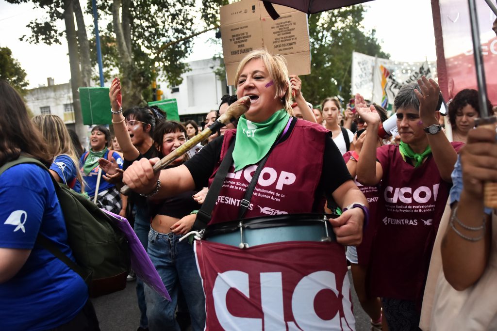 8M en Mar del Plata: las mejores imágenes de la marcha de mujeres y ...