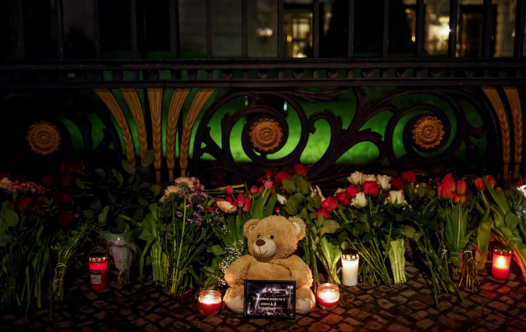 Flowers and candles in front of the Russian embassy in Berlin