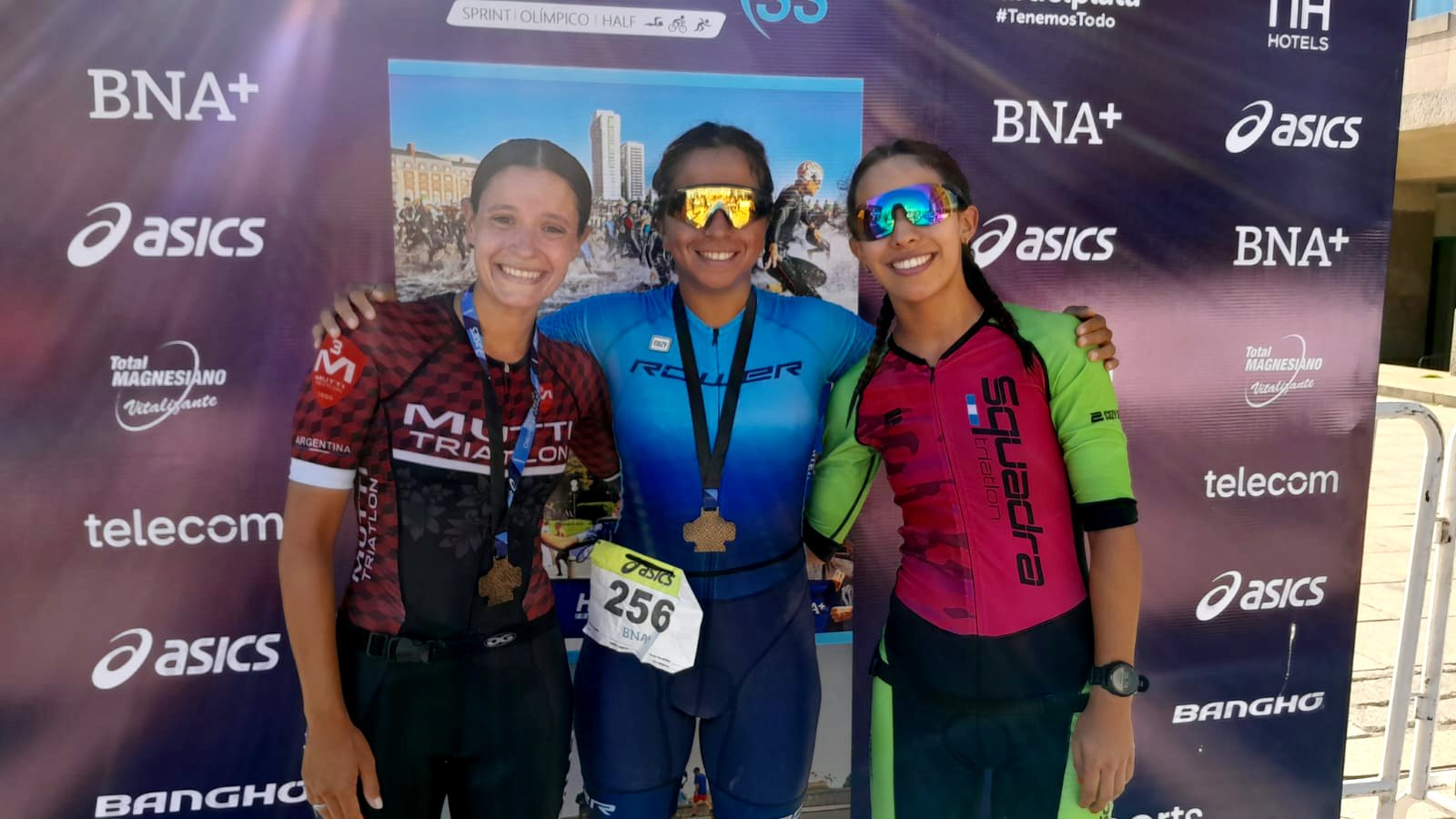 mujeres+Asics+Sprint+Triatlón+2024