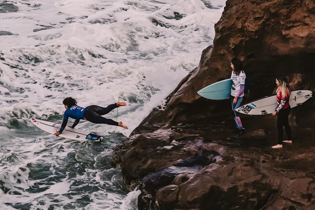 Foto: Jony Paz Dificultad extra. Luego de bajar la escalera hay que tirarse al agua desde las rocas.