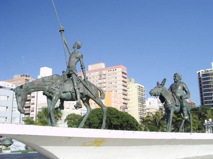 El monumento a Don Quijote, en Plaza España, epicentro de concentraciones estudiantiles. 