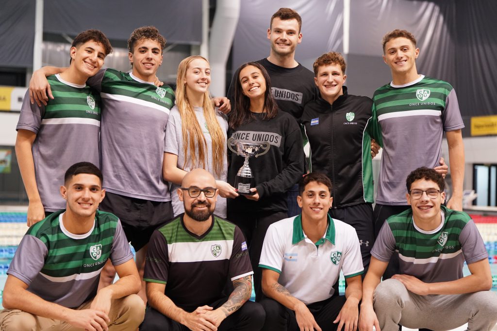 Foto: Alejandro Salgado Los nadadores de Once Unidos quedaron en el tercer puesto en la clasificación por puntos por equipos.