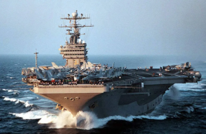 El portaaviones nuclear USS George Washington, la portentosa nave que forma parte relevante de la United States Navy cuenta con una dotación de 3.200 tripulantes.