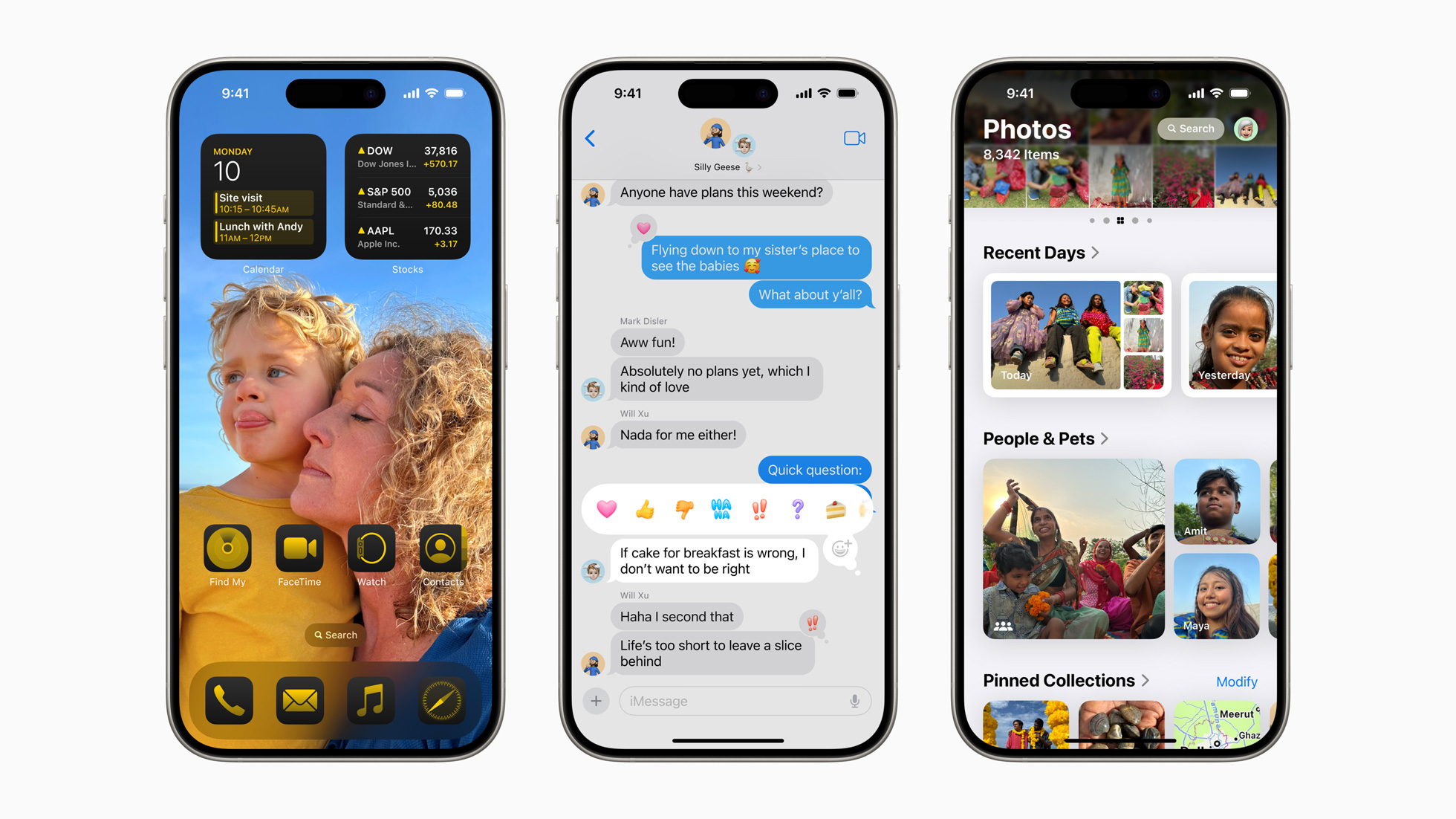 Tres iPhones con iOS 18 con tres pantallas, una de inicio personalizada, otra de un chat a través del mensajero, y una de la aplicación. Foto: EFE | Apple.
