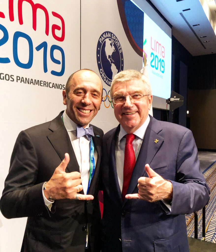 Fernando Aguerre con el alemán Thomas Bach, presidente del COI, a quien ha convencido de cada iniciativa que tuvo.