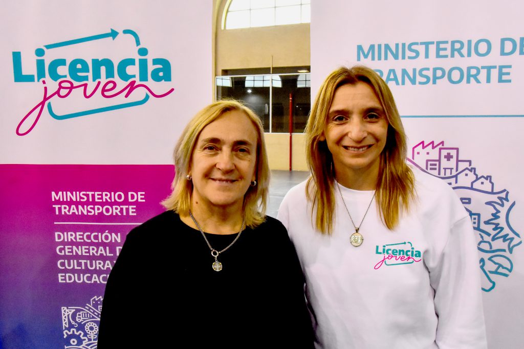 Sandra Mayol y Daniela Santandea.