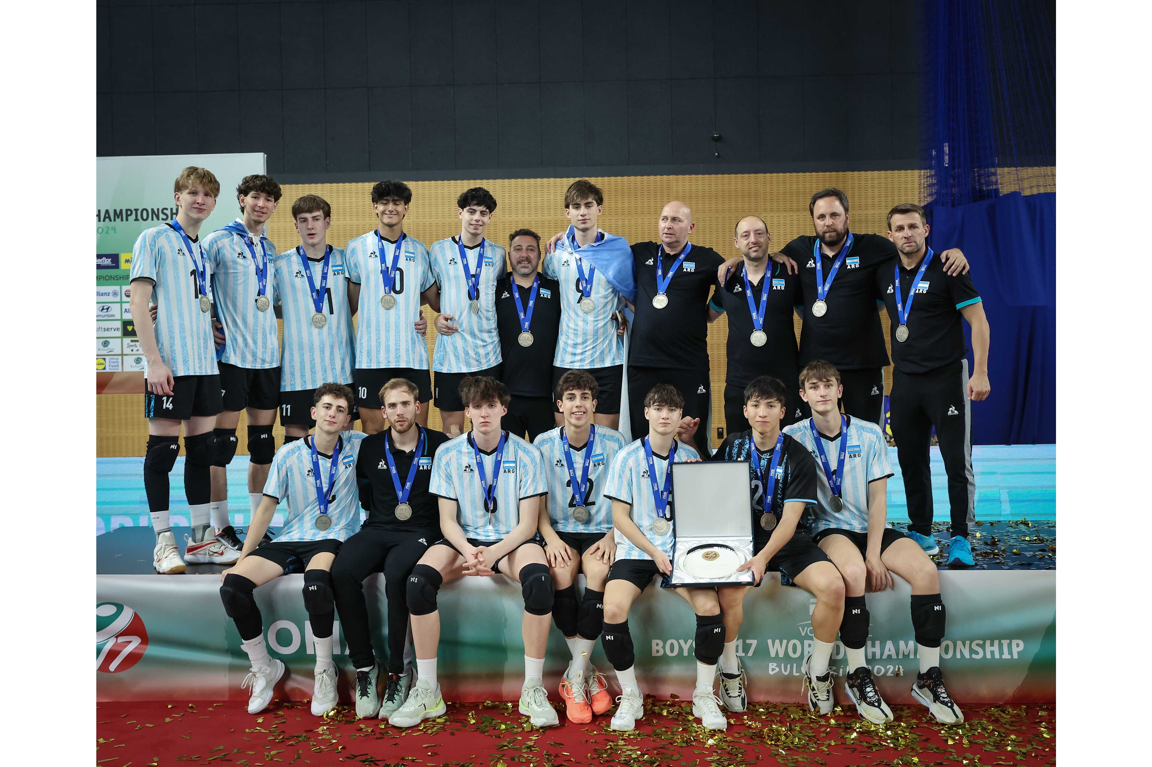 Foto: volleyballworld.com
Los chicos argentinos con sus medallas por el subcampeonato mundial.