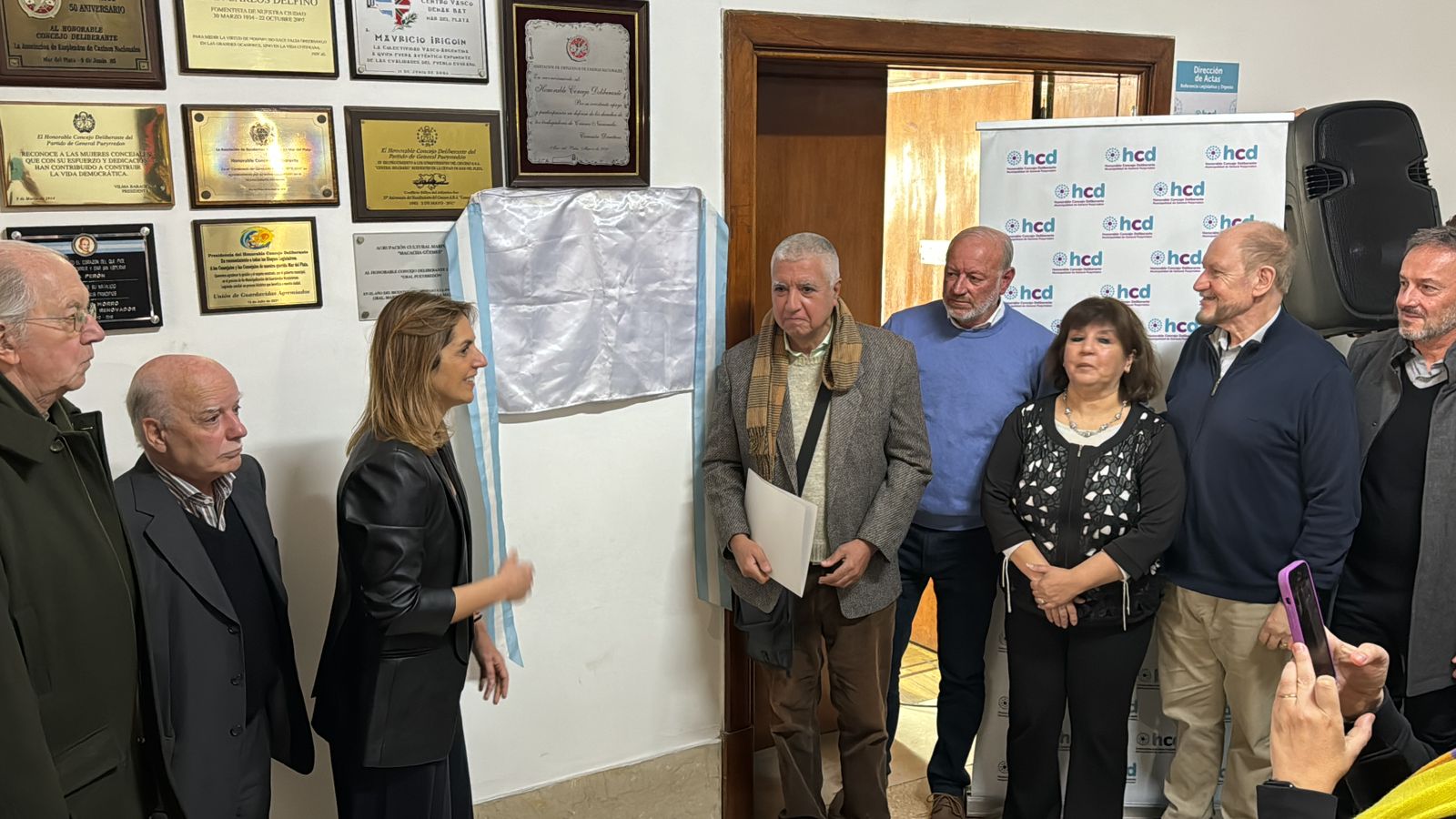 Empleados de OSSE con 40 años de antigüedad celebraron el aniversario de la empresa municipal.