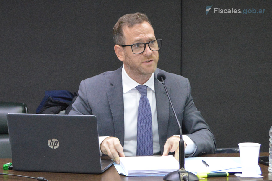 El fiscal federal Nicolás Czizik en la sala del Tribunal Oral Federal de Mar del Plata.