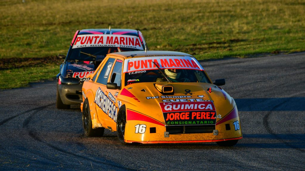 Foto: Germán Díaz Alan Adolfo y su Ford Escort en el autódromo marplatense.