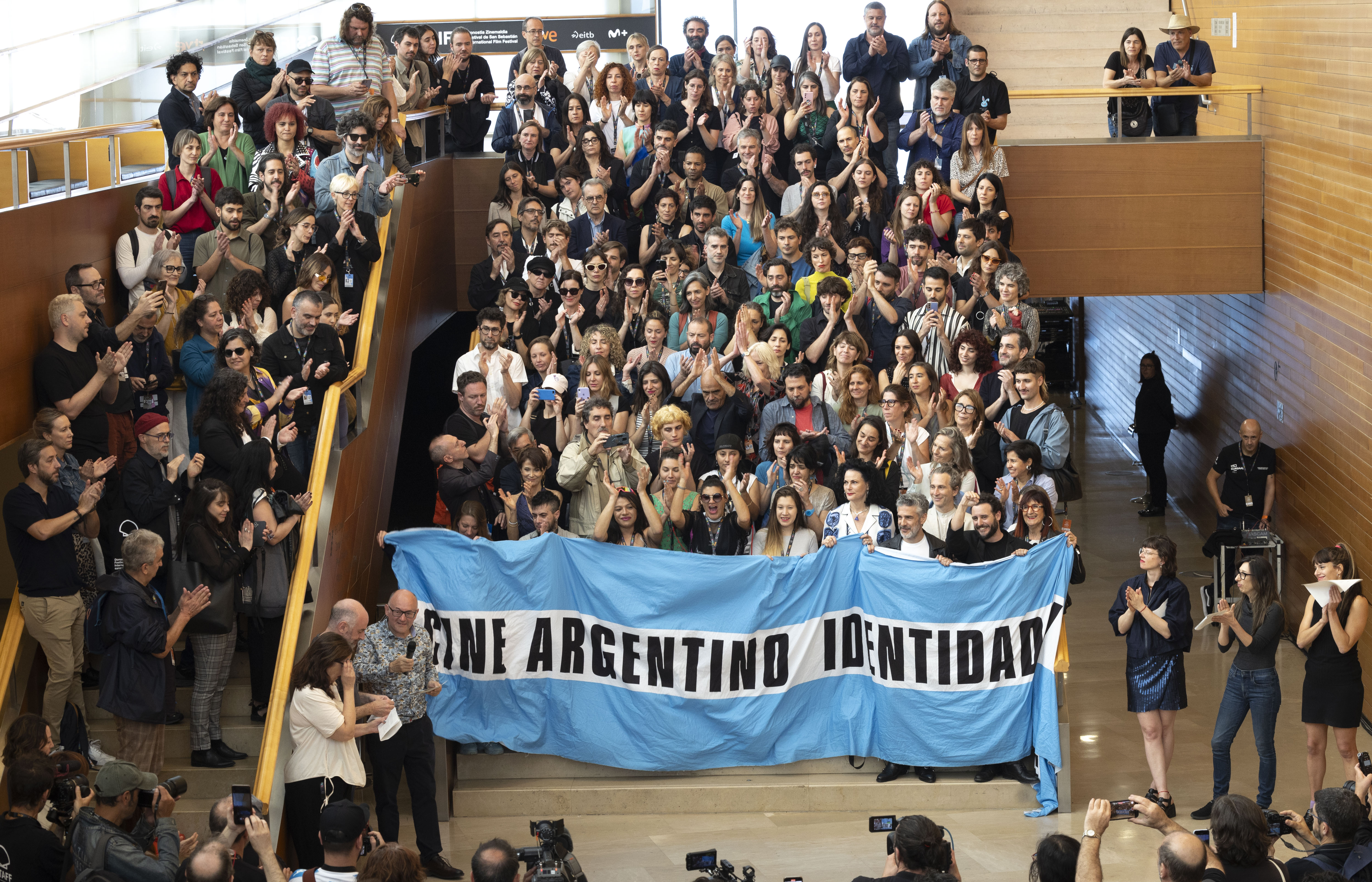 Acto de apoyo del Festival de Cine de San Sebastián al cine argentino