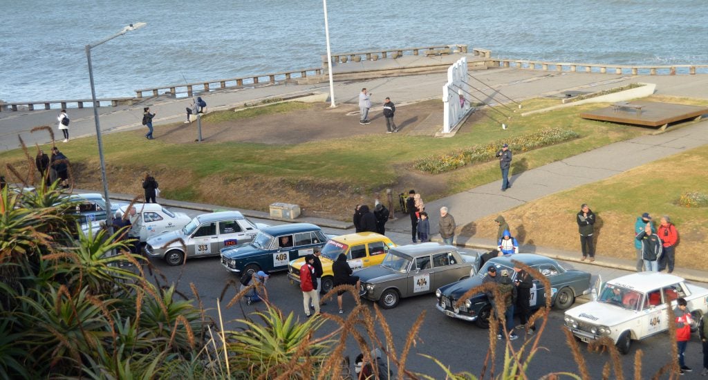 Luego del trámite administrativo y la bandera a cuadros simbólica, los autos quedaron en exhibición.