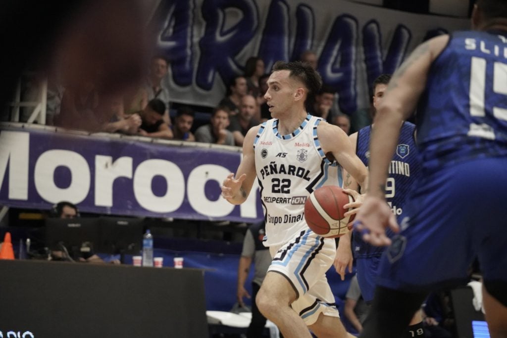 Lucas Andújar anotó el "game-winner" a cuatro décimas del final con marcador igualado en 83.