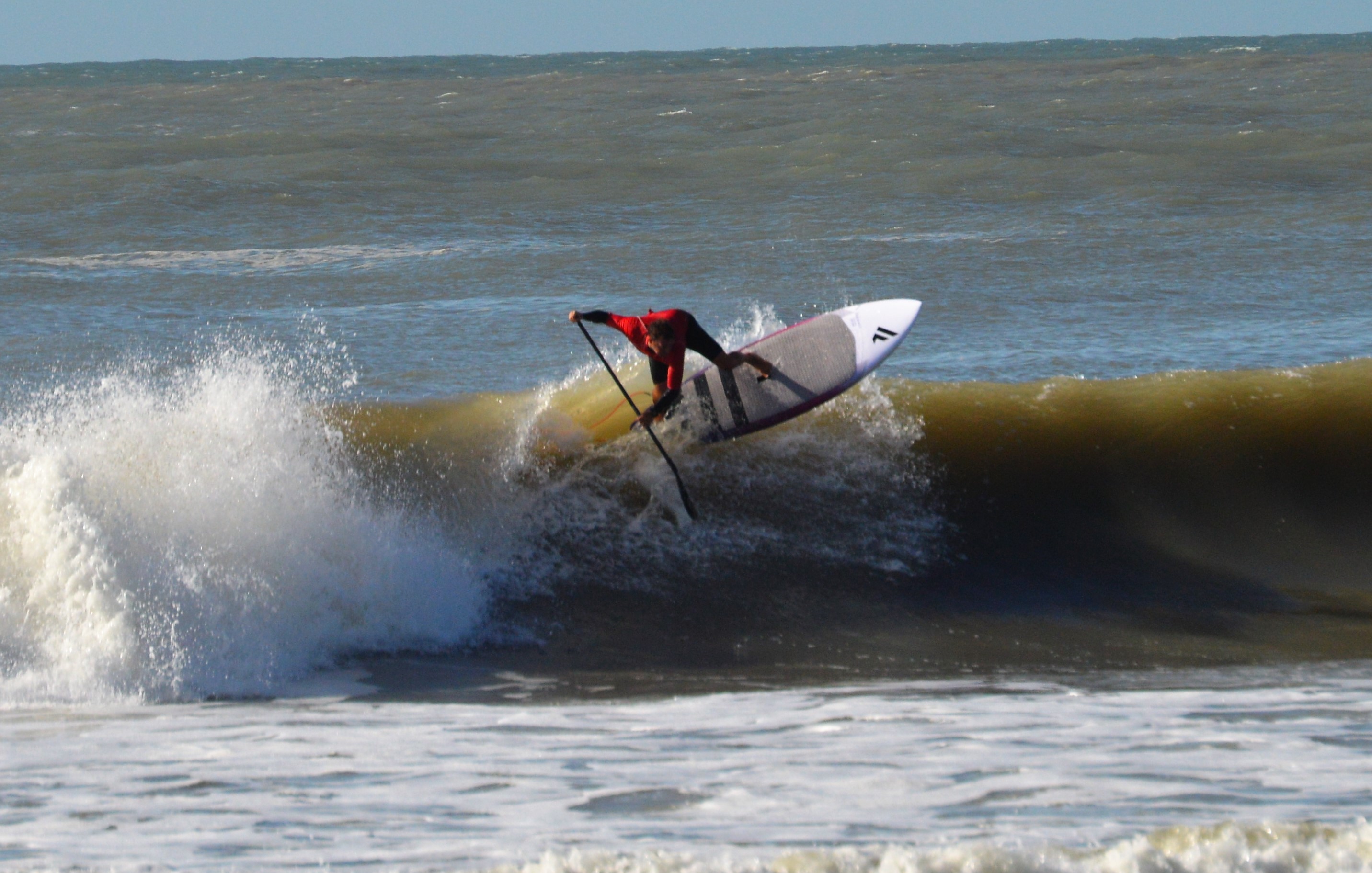 Playa Varese y Playa Grande reciben este fin de semana largo a los campeones de SUP Surf.