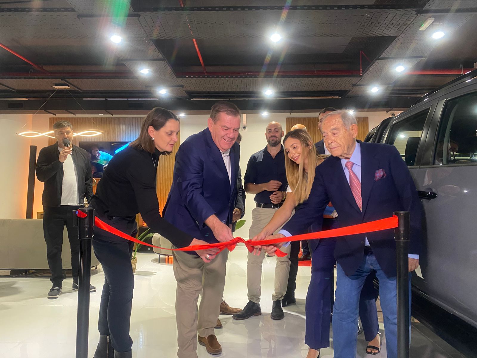 Soledad Kraljev, Guillermo Montenegro, Magalí Romero y Florencio Aldrey, protagonistas en el corte de cintas.