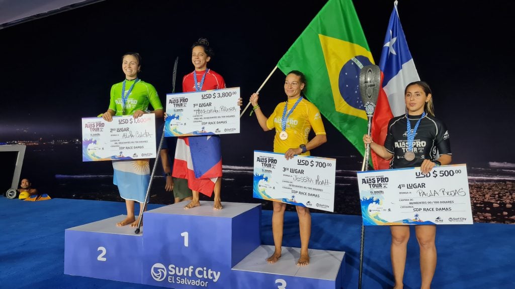 Alma Coletta Spada (verde) se colgó la medalla de plata en SUP Race.