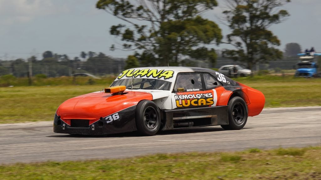 Foto: Germán Díaz. Darío Rapari y Omar Rapari dieron de qué hablar con la legendaria Chevy que perteneció a Adrián Ramos, el primer campeón del TSC.