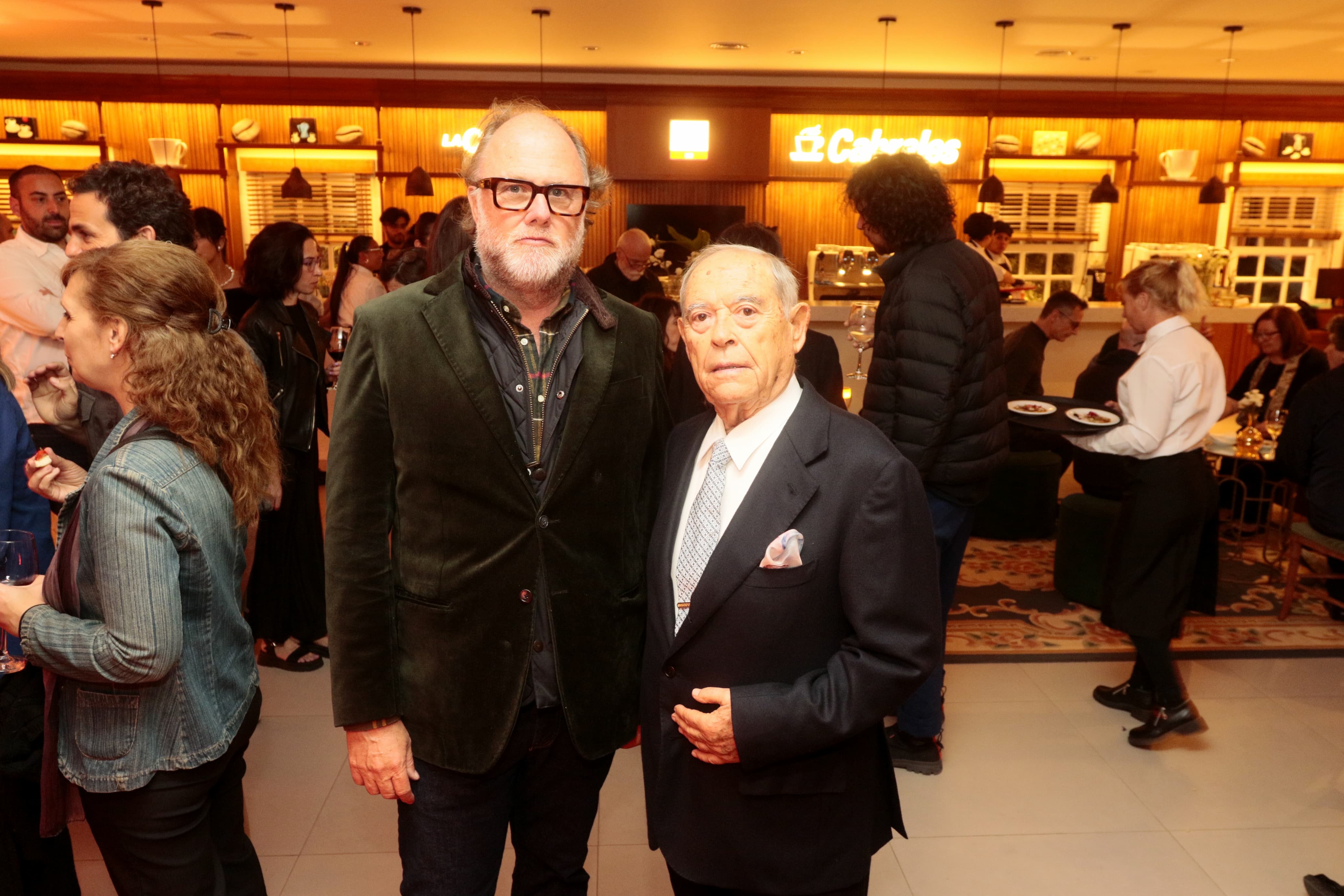 Germán Cabrales y Florencio Aldrey, durante el cóctel que se realizó tras el estreno.