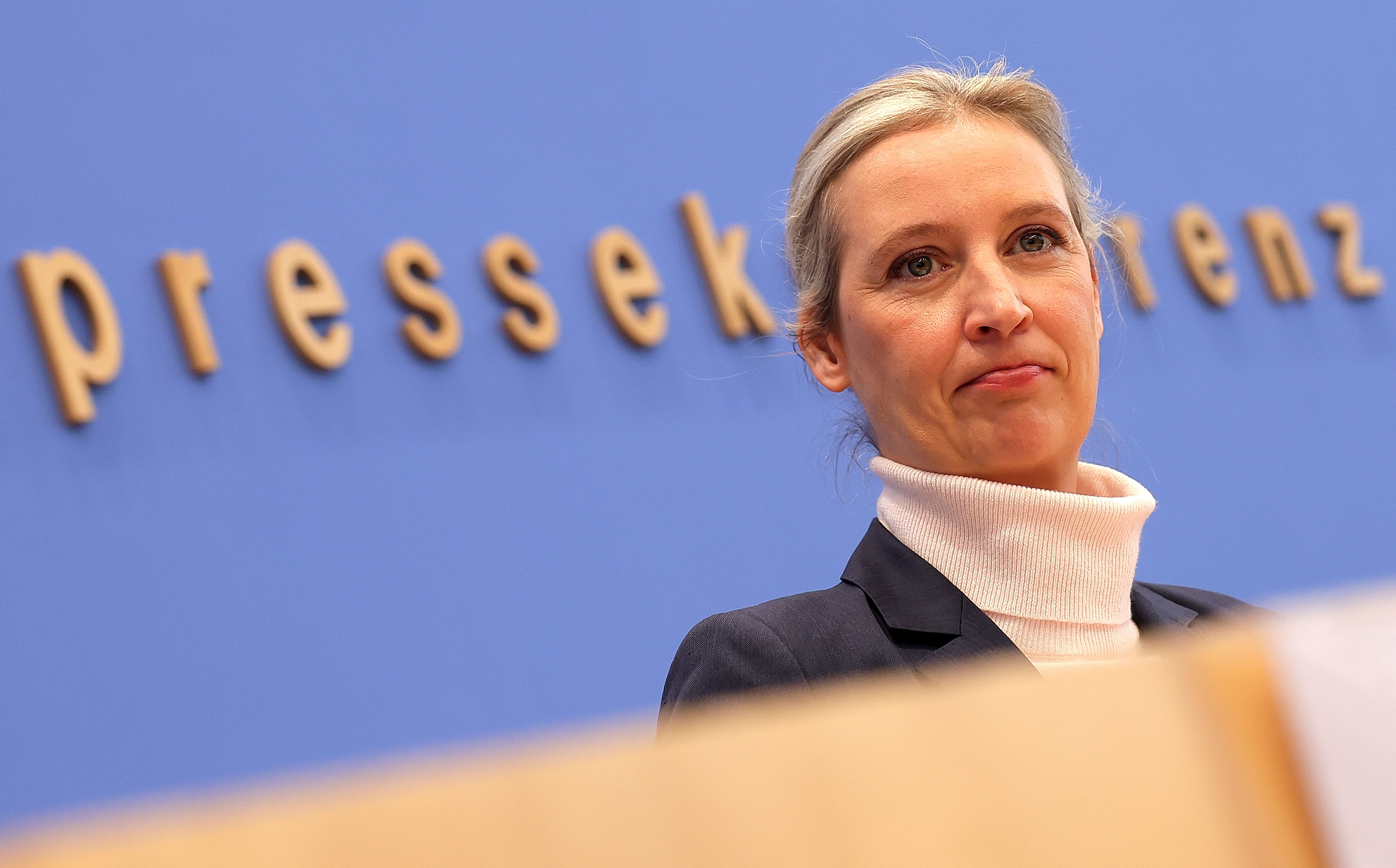 Alice Weidel, líder del partido Alternativa para Alemania (AfD), en una conferencia de prensa en Berlín. Foto: EFE | EPA | Christopher Neundorf.