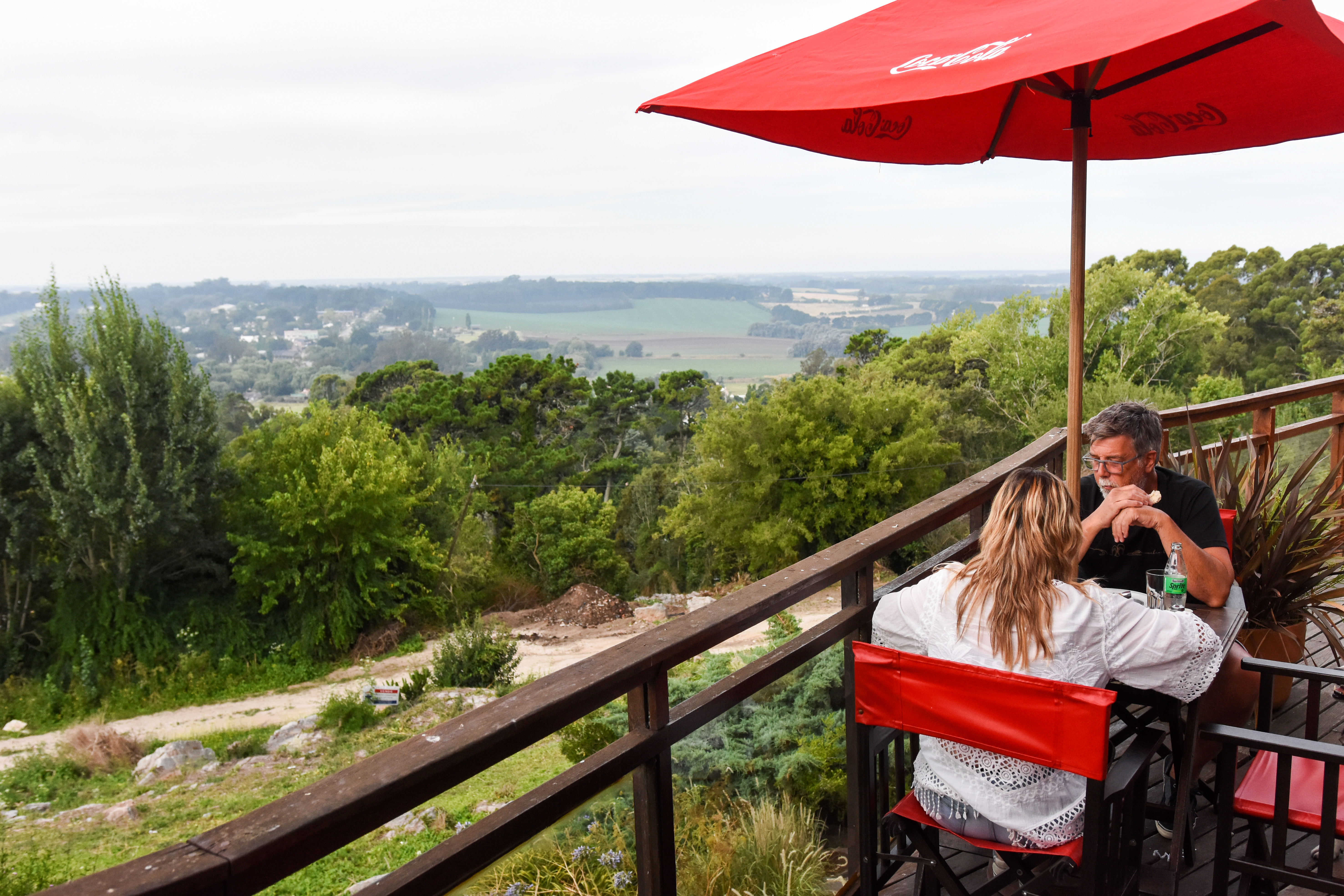 En la cumbre, el mirador concentra una amplia oferta gastronómica.