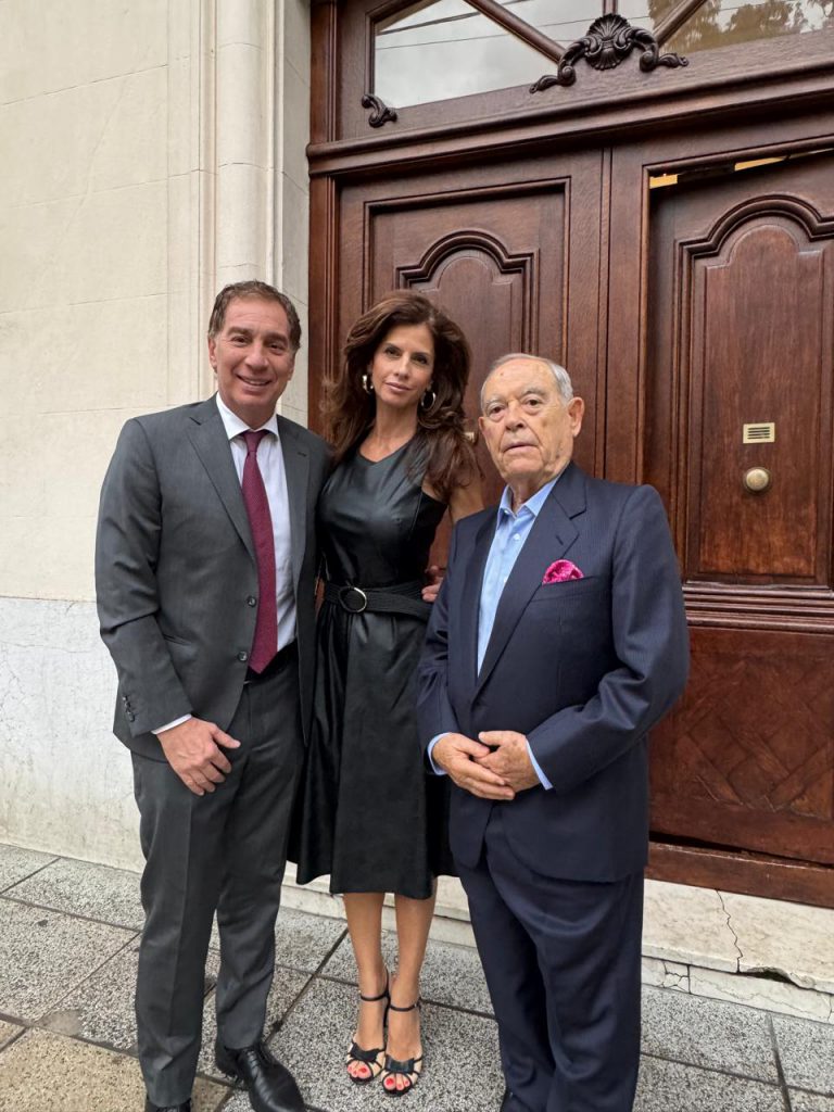 El diputado nacional Diego Santilli, su mujer Analía Maiorana y el empresario Florencio Aldrey.