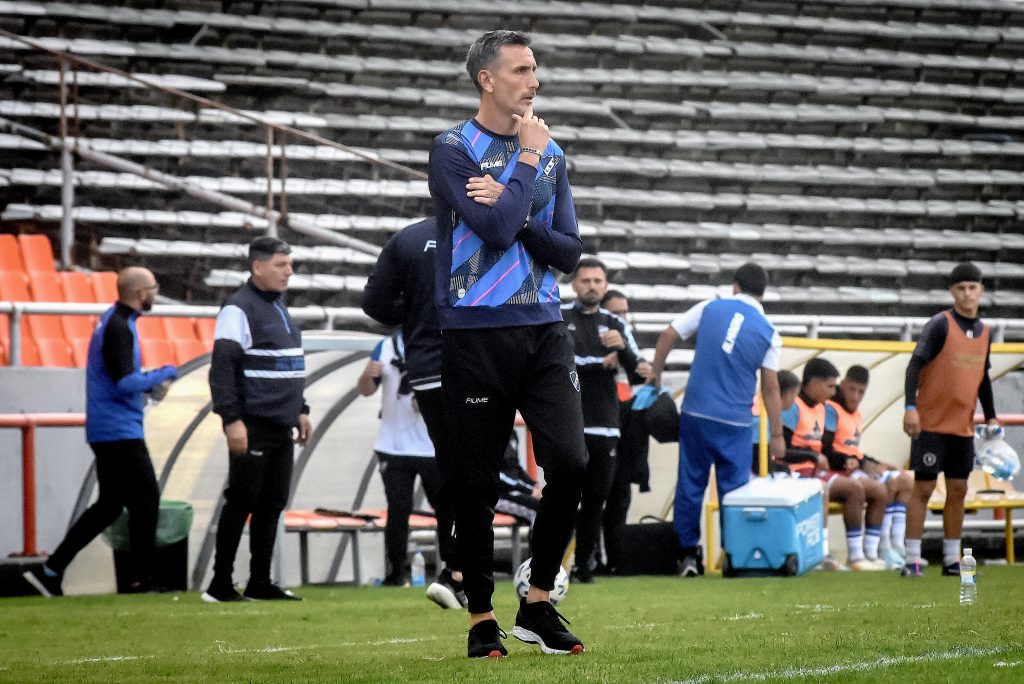 Pablo Quatrocchi tuvo su debut como entrenador de Alvarado con un opaco empate.