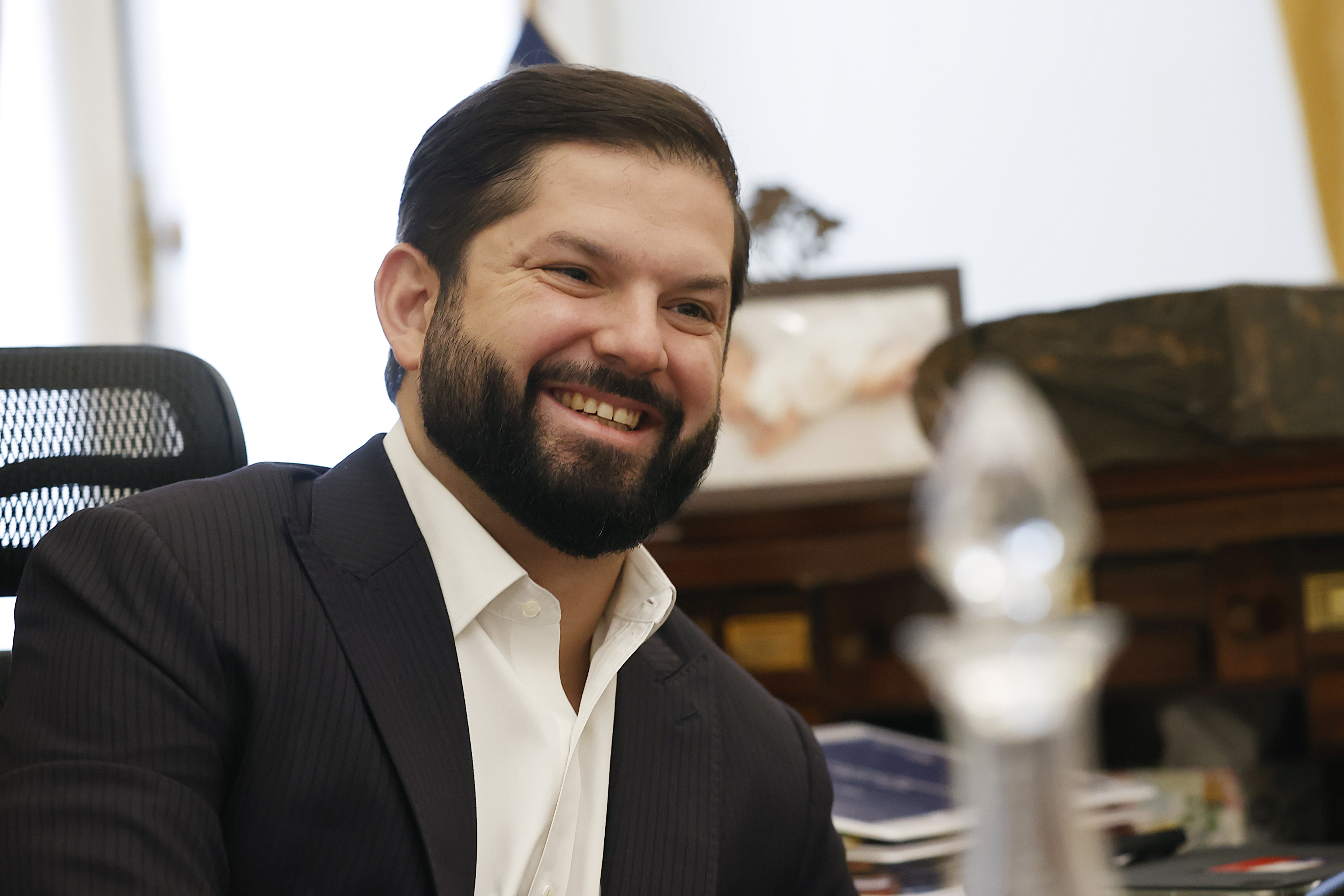 Mapas, banderas, fotos, libros, fútbol y una entrevista con un once en titulares