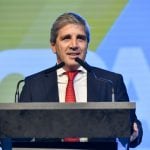 Caputo atribuyó parte de la suba del dólar al “riesgo kuka”