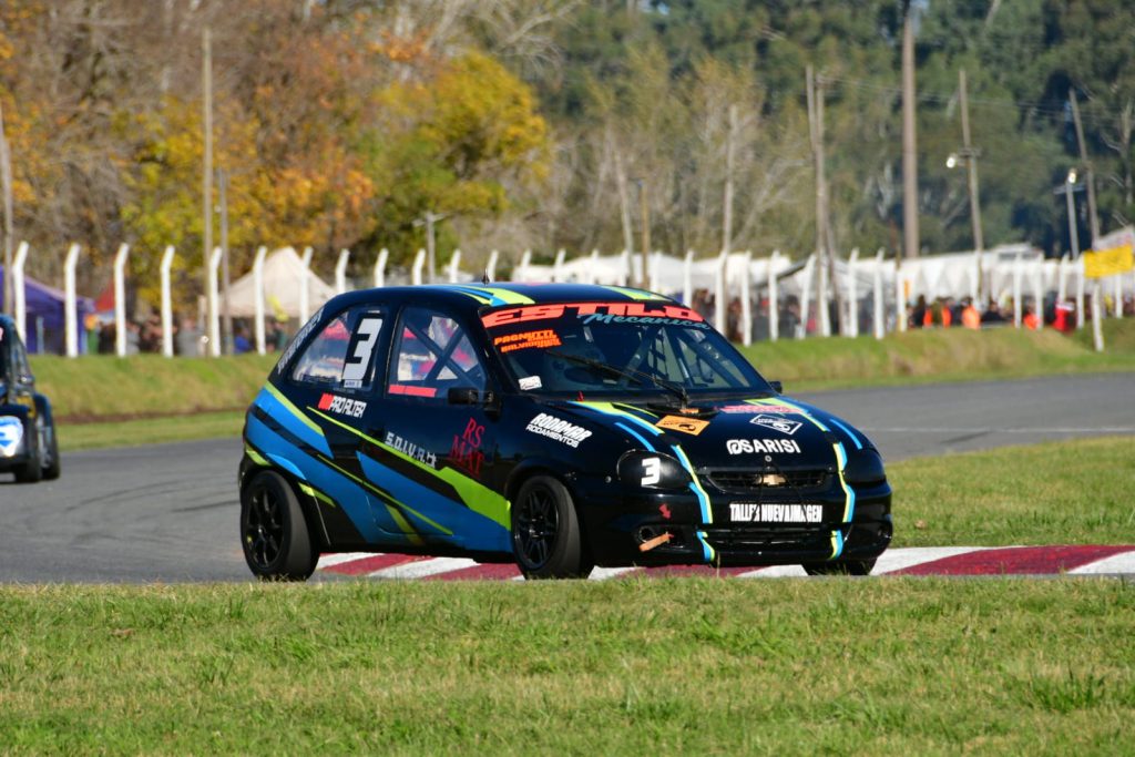 Foto: Germán Díaz. Brian Hernández llevó a su Chevrolet Corsa desde la última fila a la victoria en la Promocional.