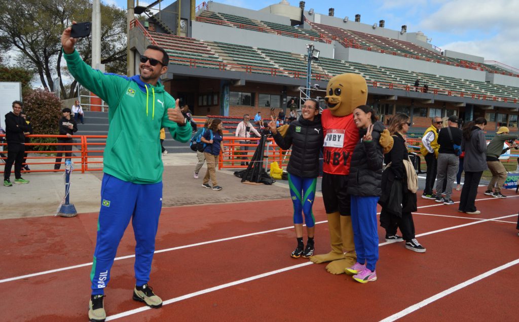 Todos quieren la foto con Luby.