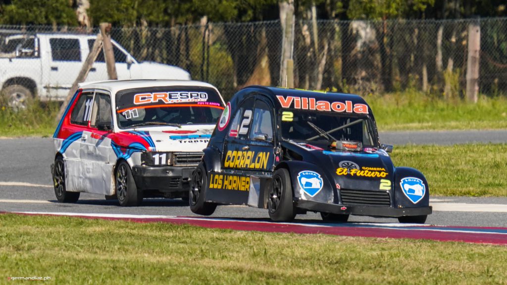 Foto: Germán Díaz. Pablo Falkenagen en lucha con Fernando Crespo, en la Promocional.