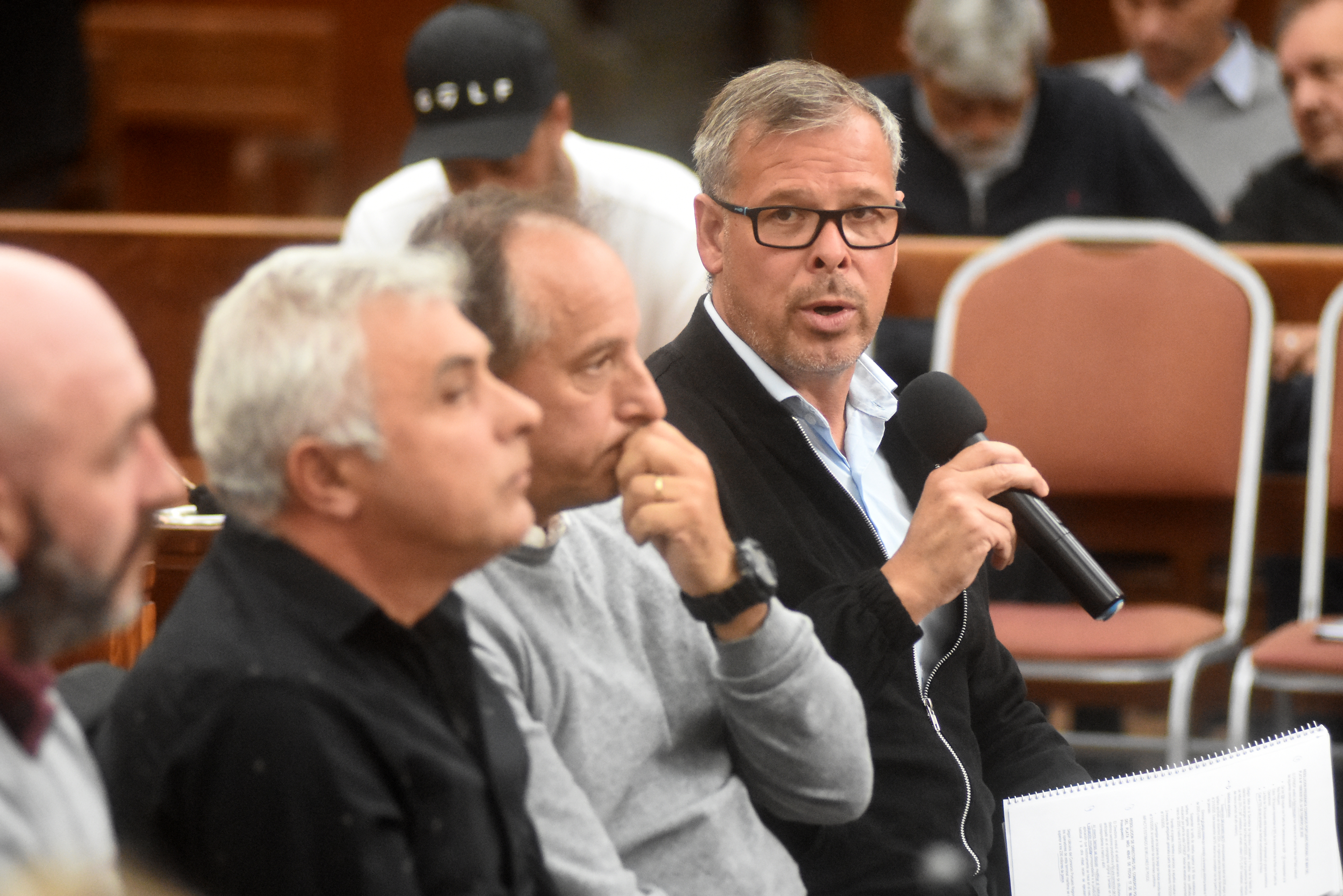 El presidente del Consorcio Portuario Regional, Marcos Gutiérrez, en la jornada sobre la crisis de la pesca en el Concejo Deliberante. 