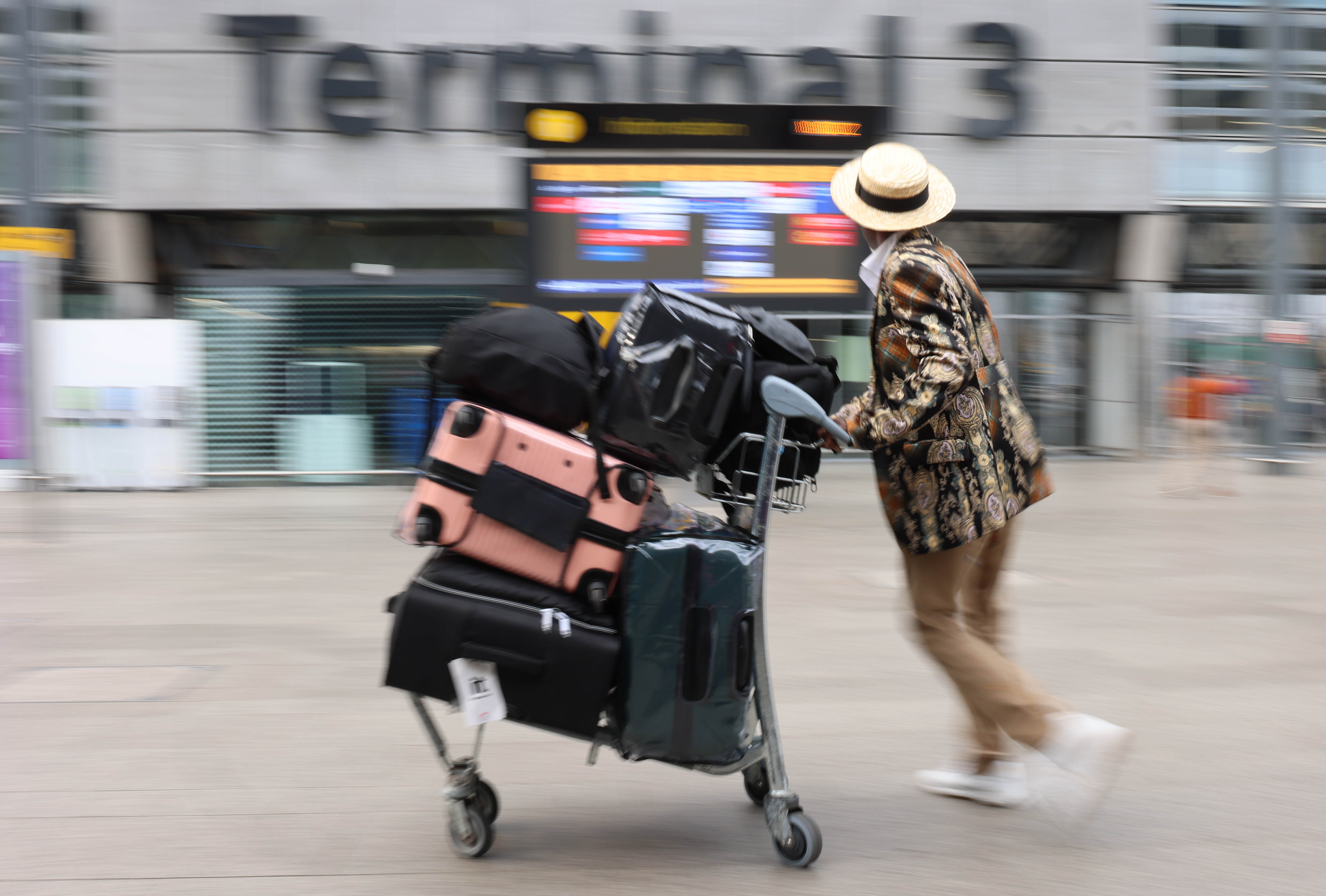 Flights resume at Heathrow Airport following power outage