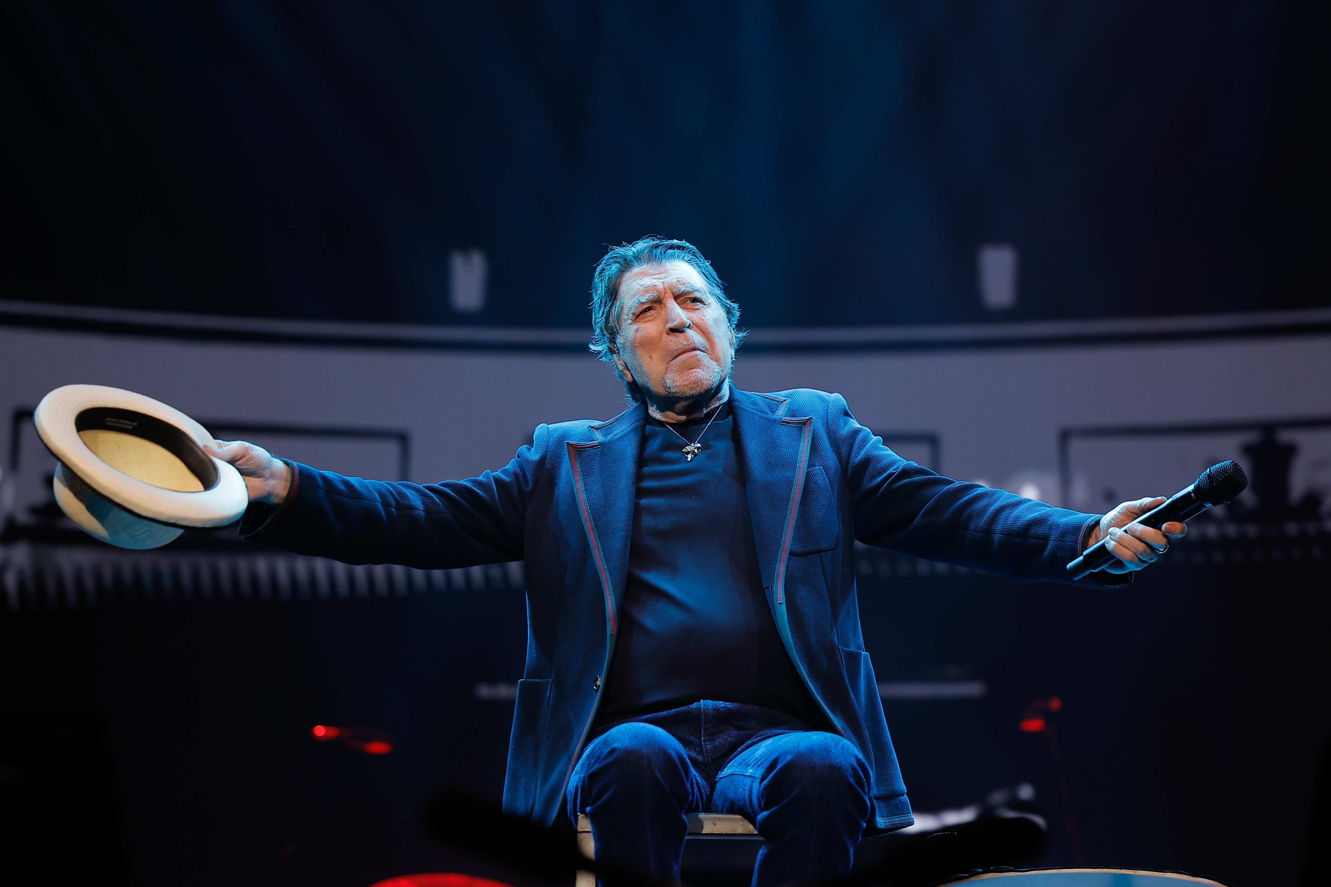 Joaquín Sabina durante uno de sus shows en Buenos Aires. Foto: EFE | Juan Ignacio Roncoroni.