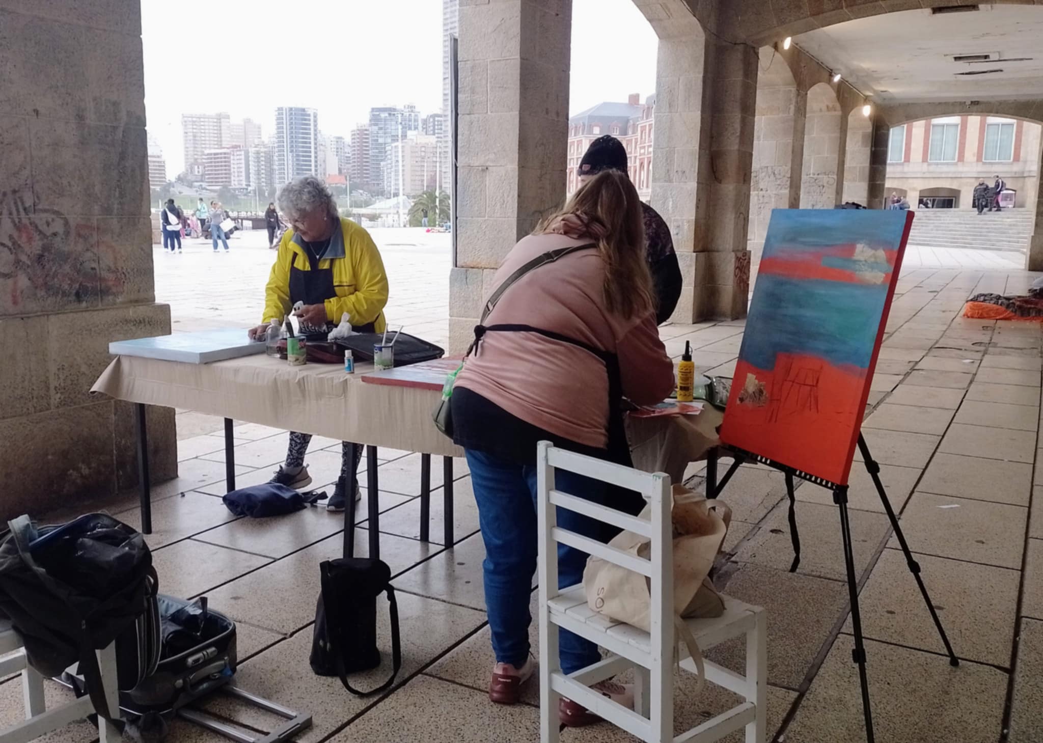 Los pintores en la Rambla local.