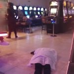 Murió una mujer en un bingo y los apostadores seguían en las máquinas