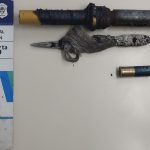 Atacó a su hermano con un arma tumbera y a la policía con un cuchillo
