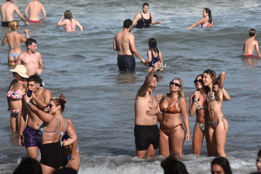 El "turista express", muchas veces joven y urbano, ya no espera vacaciones largas, sino que busca experiencias breves pero memorables.