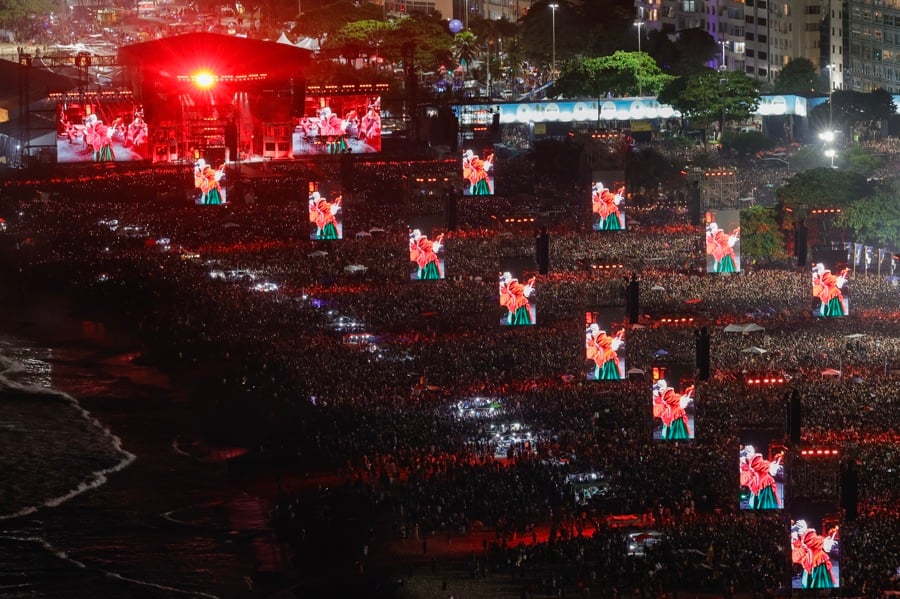 La cantante y compositora estadounidense Lady Gaga se presenta en un macroconcierto gratuito en la playa de Copacabana este sábado, en Río de Janeiro. EFE