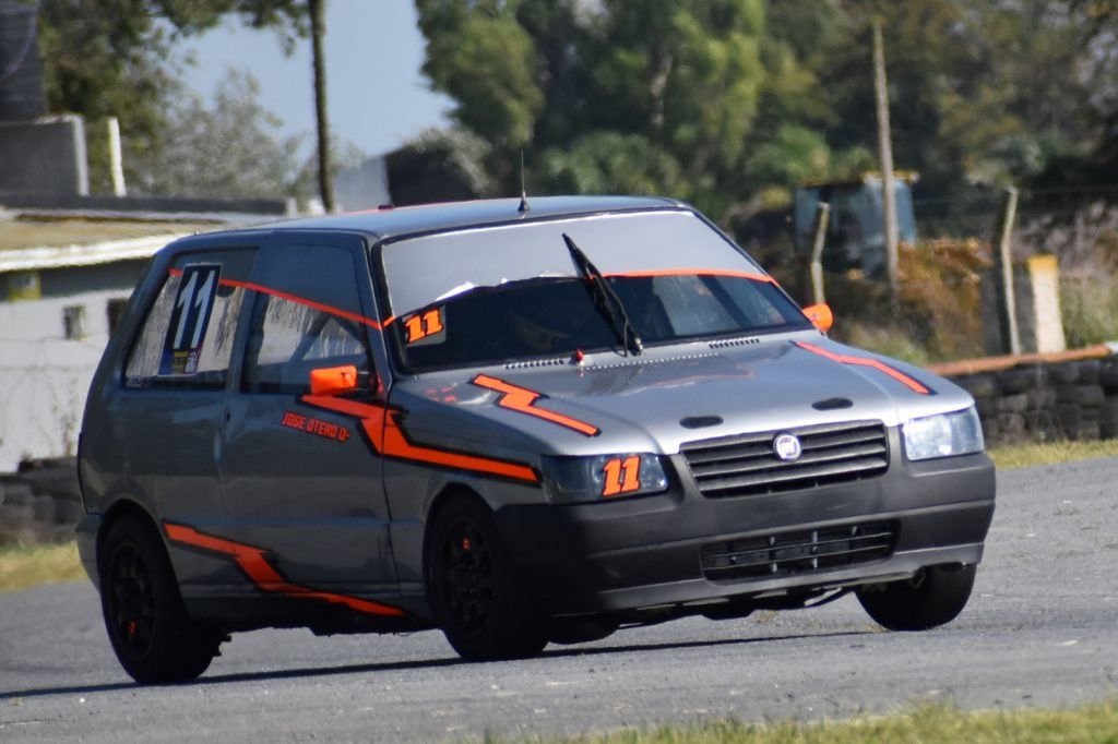 El Fiat Uno de José Otero, ganador en la Monomarca Fiat.