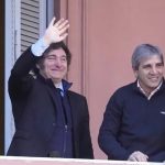 Milei y Caputo dan las puntadas finales al plan para atraer los dólares del colchón