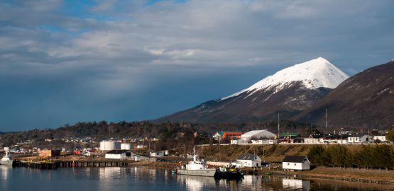 Vista de Puerto Williams, donde se detectó una fuerte actividad sísmica.