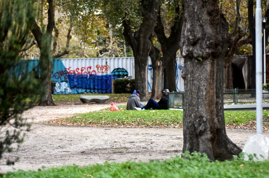 El merodeo es uno de los problemas de la Plaza Rocha.