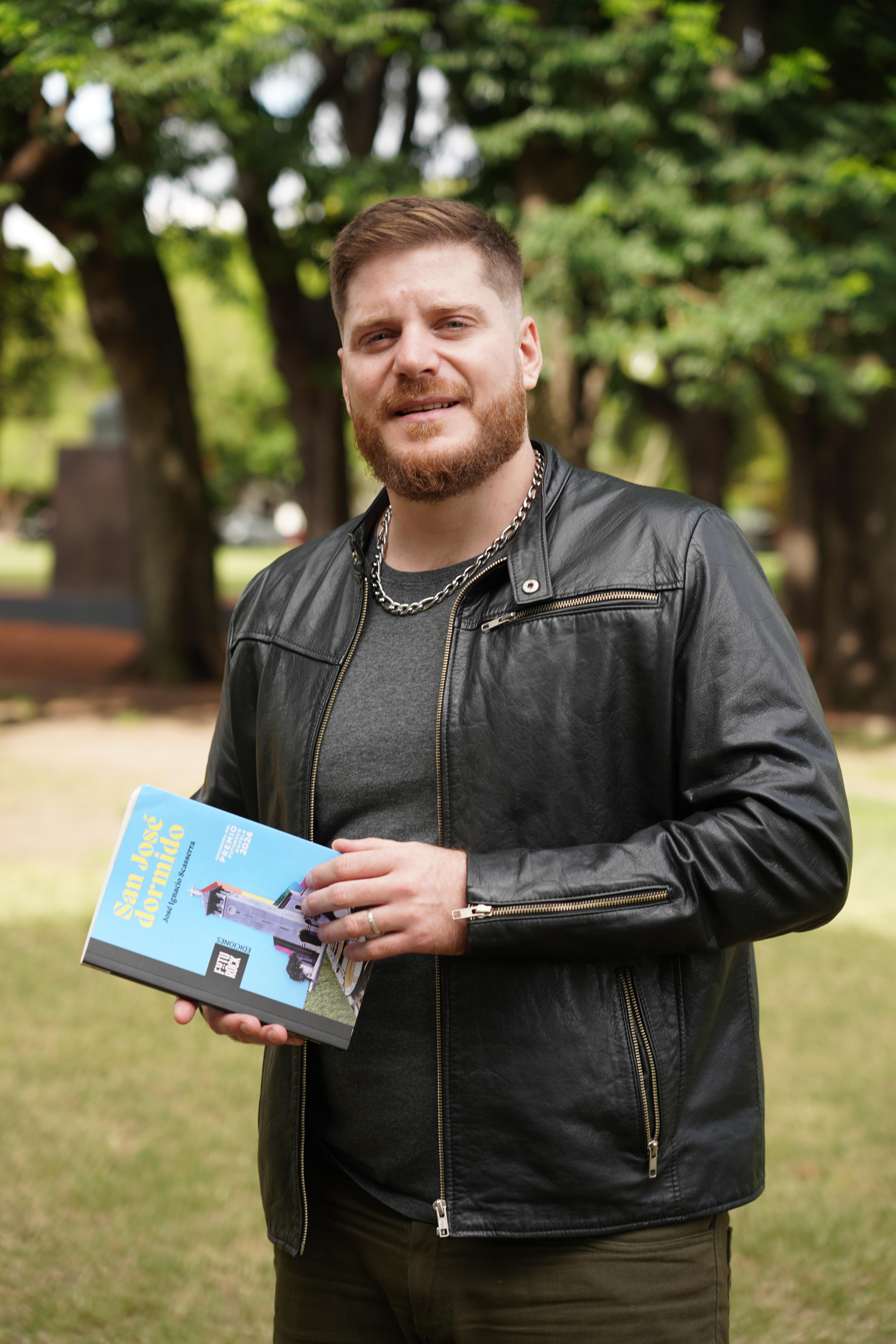 "Yo aspiro a una tregua donde la convivencia con el otro no sea una pesadilla", dice Scasserra sobre el futuro de la Iglesia y su relación con las diversidades sexuales. Foto: Darío Monti.