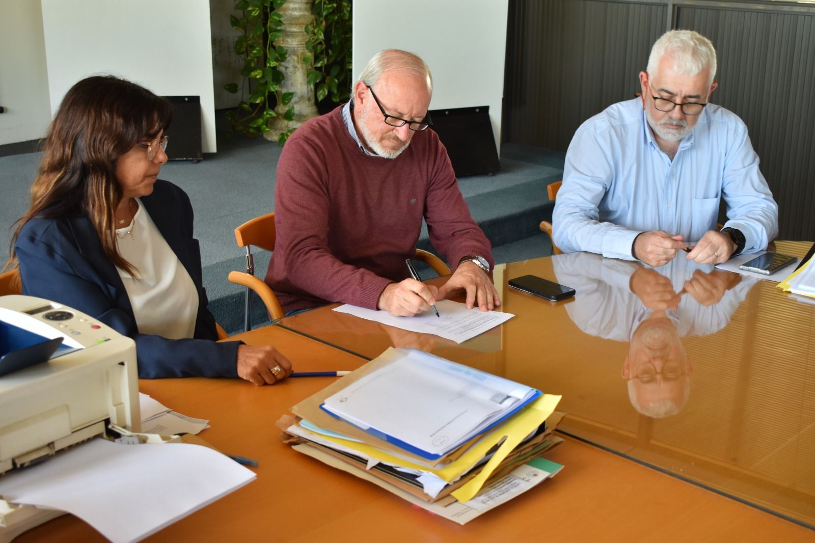 El presidente de OSSE, Carlos Katz, encabezó la apertura de sobres de la licitación.